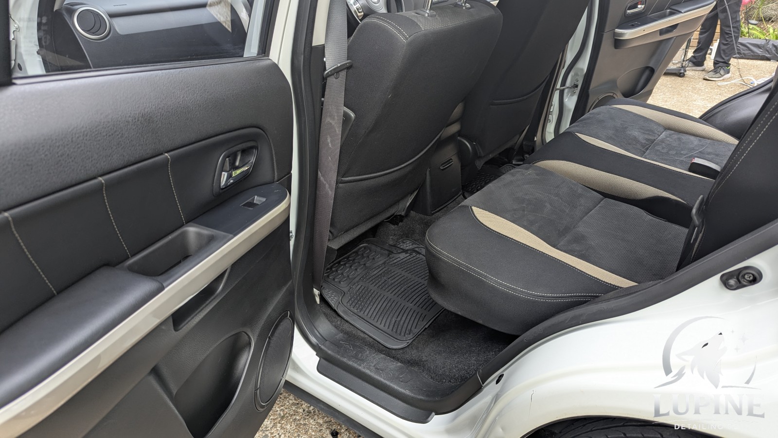 Suzuki Grand Vitara rear left door trim after detail